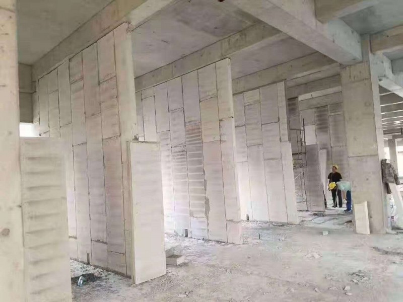 輕質復合隔墻板隔墻室內(nèi)施工倆大難點